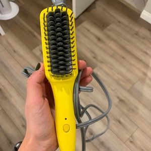 Drybar The Brush Crush Heated Straightening Brush